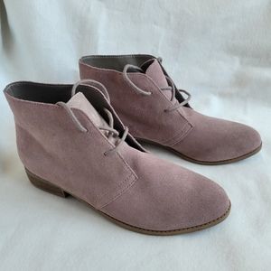 Steven Madden lavender suede lace up low heel ankle booties, size 8B
